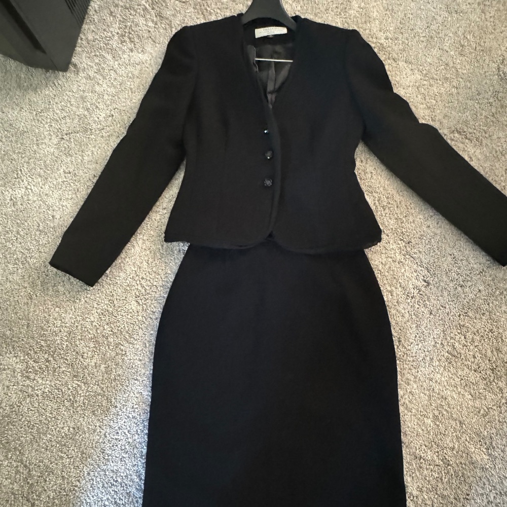 TAHARI ARTHUR S. LEVINE PETITE 0P Skirt Suit